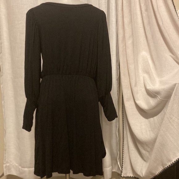 Long sleeve black dress size Medium NWOT oversized puff sleeves - Picture 11 of 11
